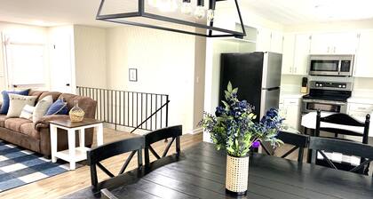 Beautiful 1 acre 5 bd in Eagle- hot tub & pingpong