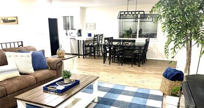 Beautiful 1 acre 5 bd in Eagle- hot tub & pingpong