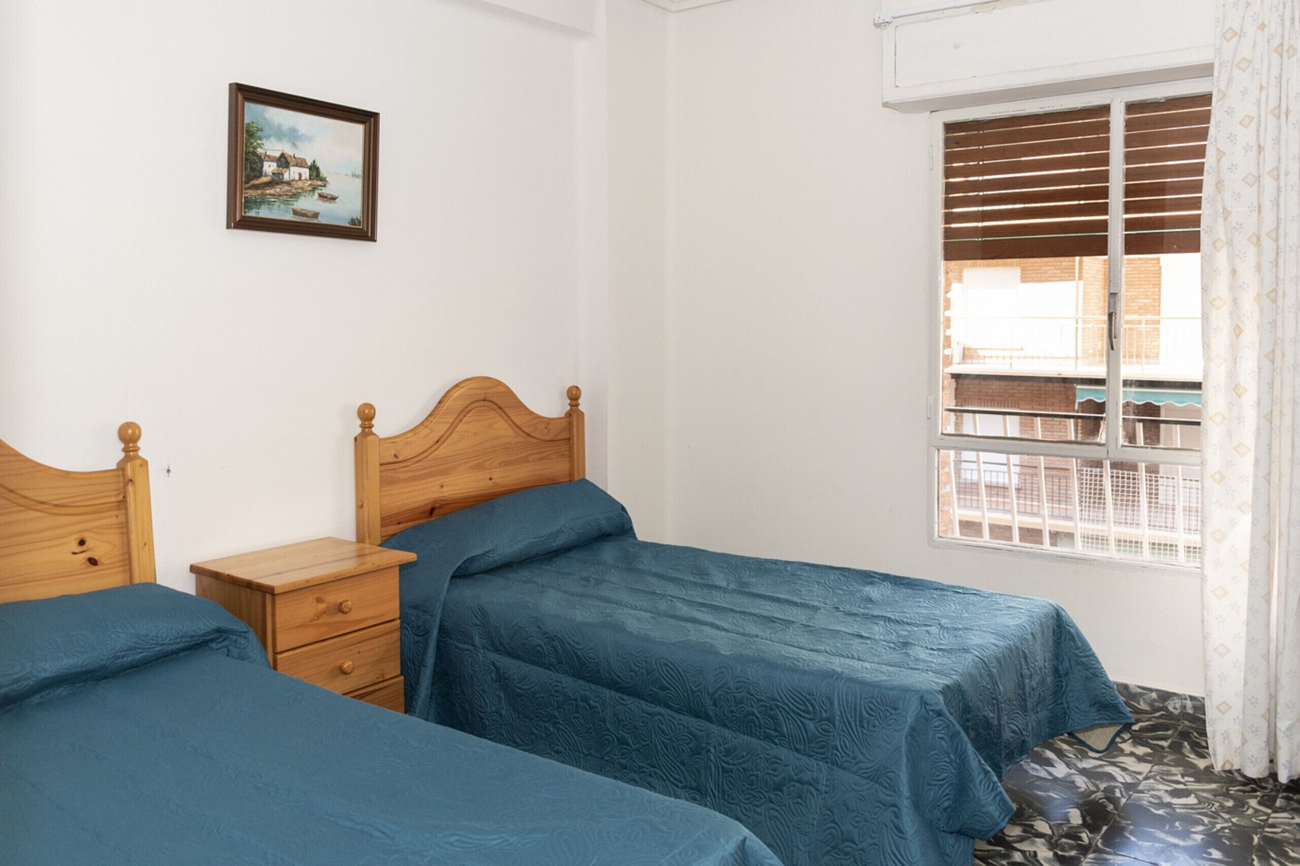 1 slaapkamer, een strijkplank/strijkijzer, beddengoed