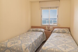 3 bedrooms, iron/ironing board, bed sheets - EL RACO, A-7º-13 (Cullera)