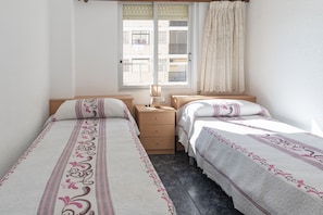2 bedrooms, iron/ironing board, bed sheets - EL RACO, B-8º-15 (Cullera)