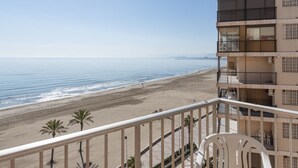 A balcony with a view of a beach and ocean. - EL RACO, B-8º-15 (Cullera)