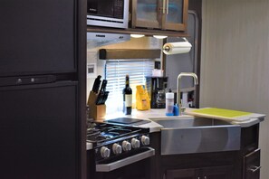 Fridge, microwave, oven, stovetop - Grand Canyon RV Glamping Premium Suite (Glamping Getaway) (Williams)