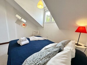 2 bedrooms, iron/ironing board, bed sheets