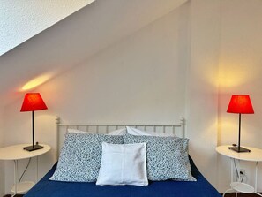 2 室のベッドルーム、アイロン / アイロン台、ベッドシーツ