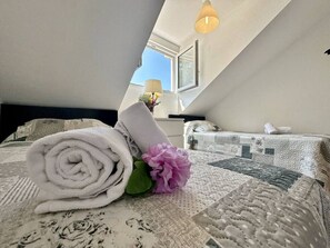 2 bedrooms, iron/ironing board, bed sheets