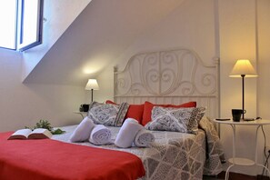 2 chambres, fer et planche à repasser, draps fournis