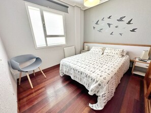 2 bedrooms, iron/ironing board, bed sheets