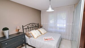 1 bedroom, iron/ironing board, bed sheets