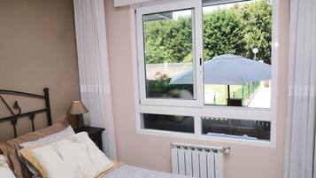 1 chambre, fer et planche à repasser, draps fournis