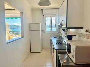 冰箱、微波炉、烤箱、炉灶