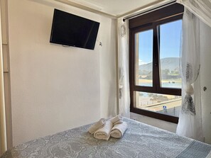 3 bedrooms, iron/ironing board, bed sheets