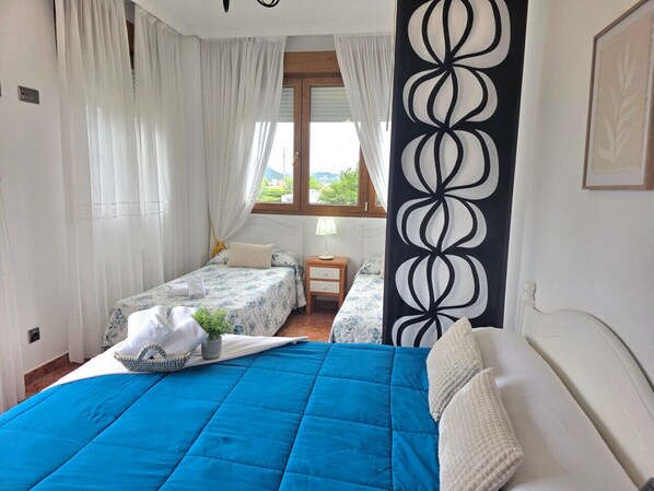 1 habitación, tabla de planchar con plancha, wifi gratis y ropa de cama 