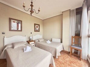 2 bedrooms, iron/ironing board, free WiFi, bed sheets - Apartamento junto a la playa de Ris - Pineda 6401 (Noja)