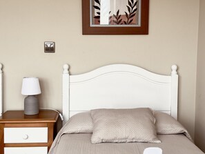 2 chambres, fer et planche à repasser, Wi-Fi gratuit, draps fournis