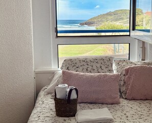 2 室のベッドルーム、アイロン / アイロン台、ベッドシーツ