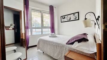 2 bedrooms, iron/ironing board, WiFi (free), bed sheets