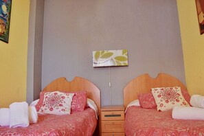 2 slaapkamers, een strijkplank/strijkijzer, gratis wifi, beddengoed