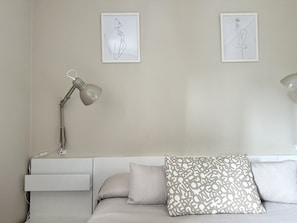 2 bedrooms, iron/ironing board, bed sheets