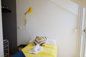 2 slaapkamers, een strijkplank/strijkijzer, beddengoed