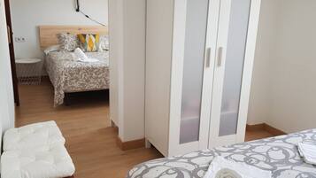 2 Schlafzimmer, Bügeleisen/Bügelbrett, Bettwäsche
