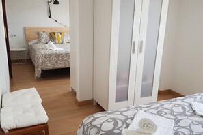 2 Schlafzimmer, Bügeleisen/Bügelbrett, Bettwäsche