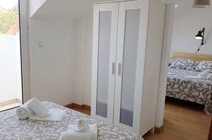 2 chambres, fer et planche à repasser, draps fournis