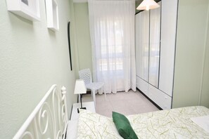 2 chambres, fer et planche à repasser, draps fournis