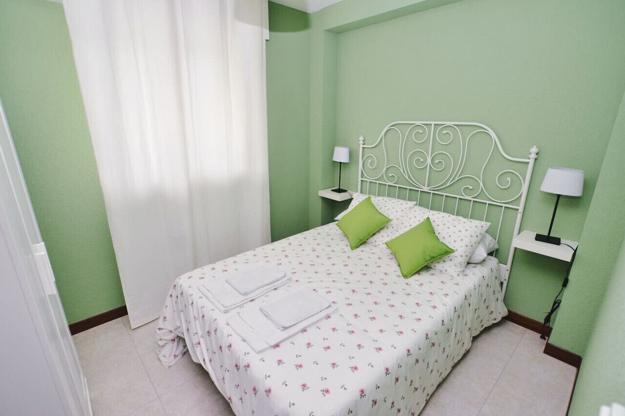 2 bedrooms, iron/ironing board, bed sheets