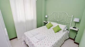 2 bedrooms, iron/ironing board, bed sheets