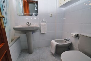 Bathtub, hair dryer, towels - Apartamento en la playa con vistas - La Arena 4609 (Isla)