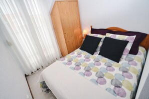 2 slaapkamers, een strijkplank/strijkijzer, gratis wifi, beddengoed