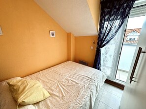 2 室のベッドルーム、アイロン / アイロン台、ベッドシーツ