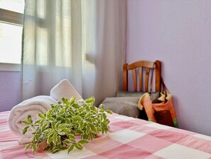 2 bedrooms, iron/ironing board, bed sheets