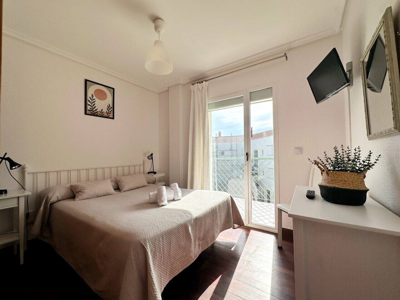 2 slaapkamers, een strijkplank/strijkijzer, beddengoed