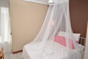 1 bedroom, iron/ironing board, bed sheets