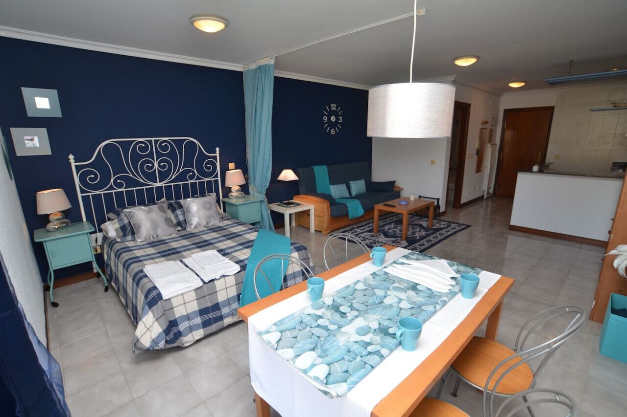 1 chambre, fer et planche à repasser, draps fournis