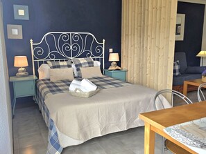 1 bedroom, iron/ironing board, bed sheets
