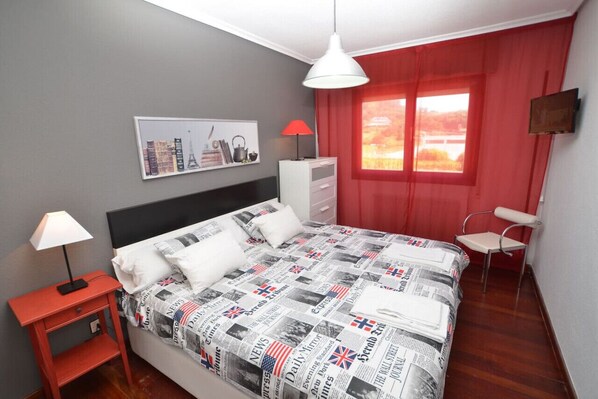 2 bedrooms, iron/ironing board, bed sheets