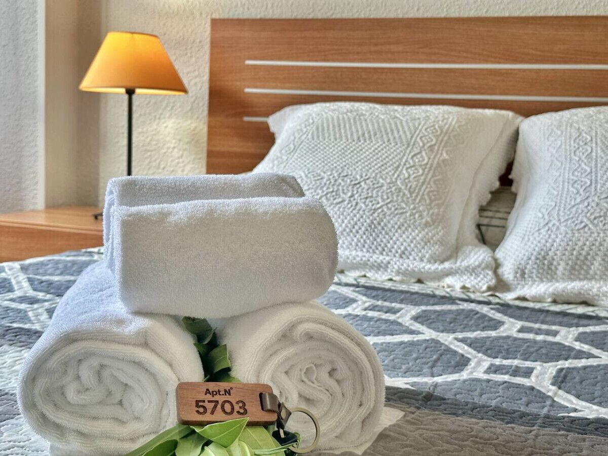 2 bedrooms, iron/ironing board, bed sheets