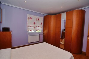 3 chambres, fer et planche à repasser, Wi-Fi, literie fournie