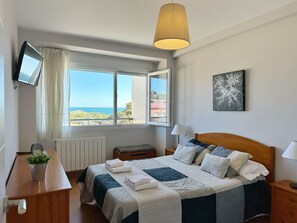 2 Schlafzimmer, Bügeleisen/Bügelbrett, Bettwäsche