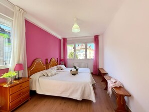 2 Schlafzimmer, Bügeleisen/Bügelbrett, Bettwäsche
