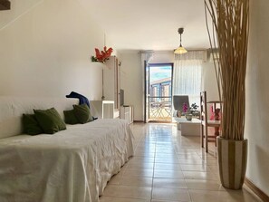 2 bedrooms, iron/ironing board, bed sheets