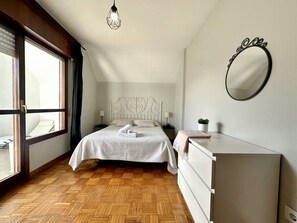 2 chambres, fer et planche à repasser, draps fournis