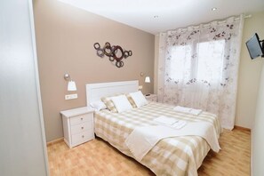 2 bedrooms, iron/ironing board, free WiFi, bed sheets