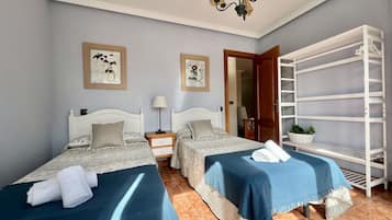 2 chambres, fer et planche Ă repasser, Wi-Fi gratuit, draps fournis