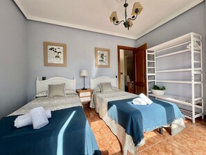 2 bedrooms, iron/ironing board, free WiFi, bed sheets