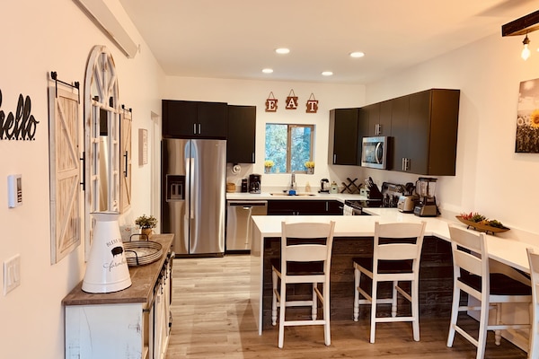 Frigorifero, microonde, forno, piano cottura