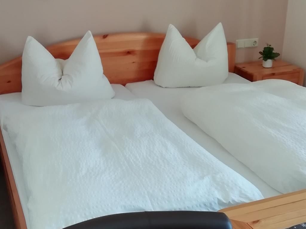 Doppelzimmer Im Gästehaus - Gästehaus Ihle - Ferienwohnungen & Appartements - Altenberg